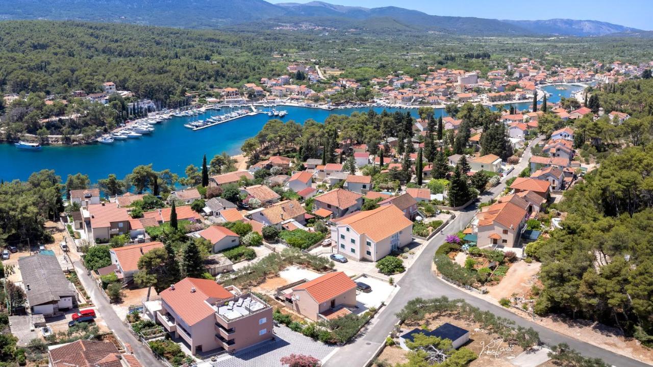 Guest House Marinna Vrboska Esterno foto