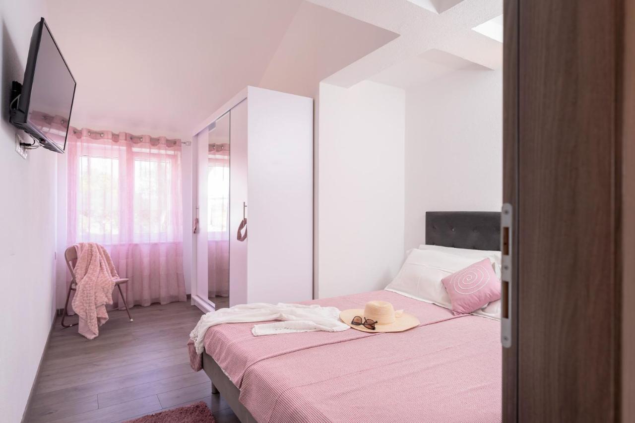 Guest House Marinna Vrboska Esterno foto