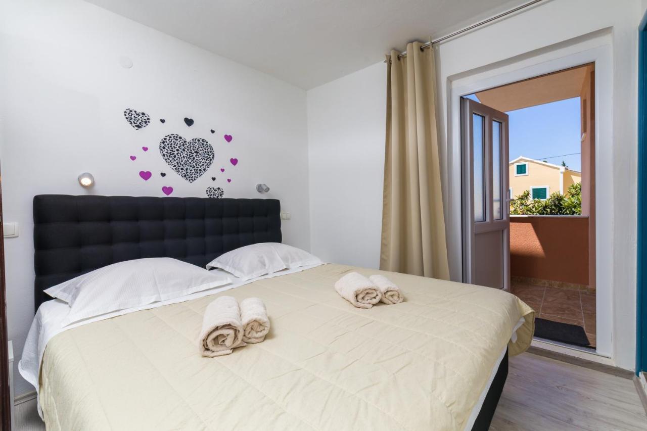 Guest House Marinna Vrboska Esterno foto